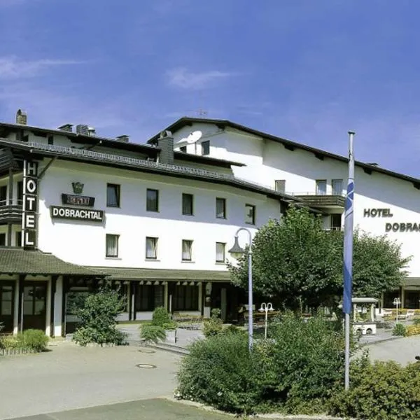 多布查特弗莱尔酒店，位于Mainleus的酒店