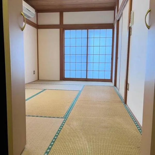 Tatami House 3minutes from Keisei Usui Station 35minutes from Narita Airport 52 minutes from Asakusa 50 minutes from Oshiage 75minutes from Ginza，位于Ebara的酒店