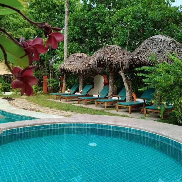 Marari Beach Bungalow Resort Alleppey，位于马拉利库兰的酒店