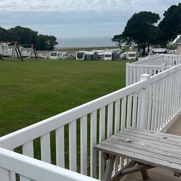 T23- Pebble Bank Caravan Park，位于韦茅斯的酒店