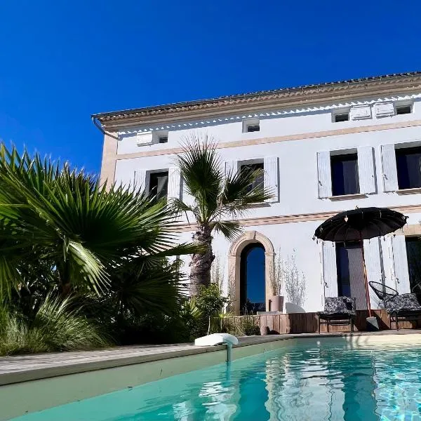 La Villa Tonga - Chambres d'hôtes à Fronsac，位于Fronsac的酒店