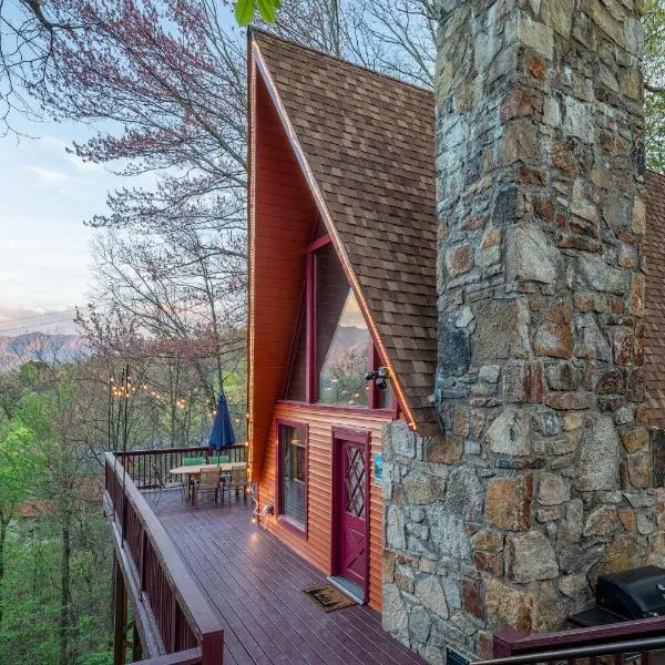 Gatlinburg Cabin With Breathtaking Views, Hot Tub, Sauna, 10 min to downtown and National Park，位于加特林堡的酒店