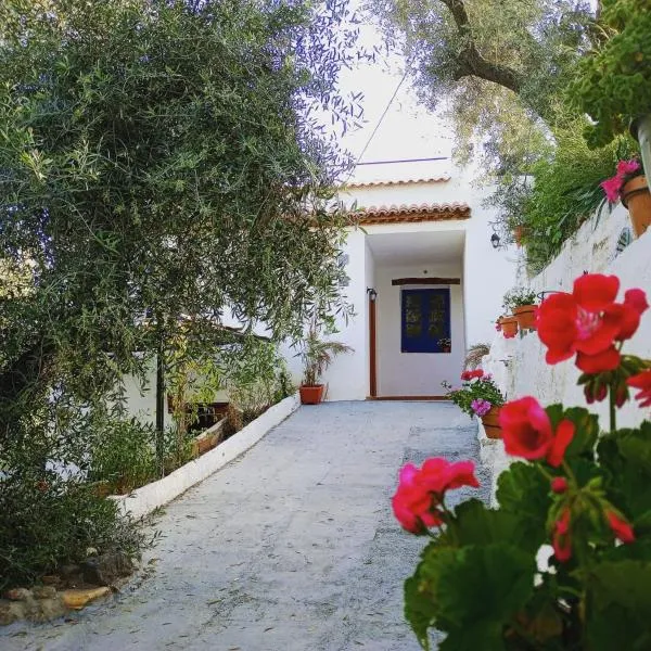 Cortijo Rural Al-Andalus con Piscina，位于奥尔希瓦的酒店