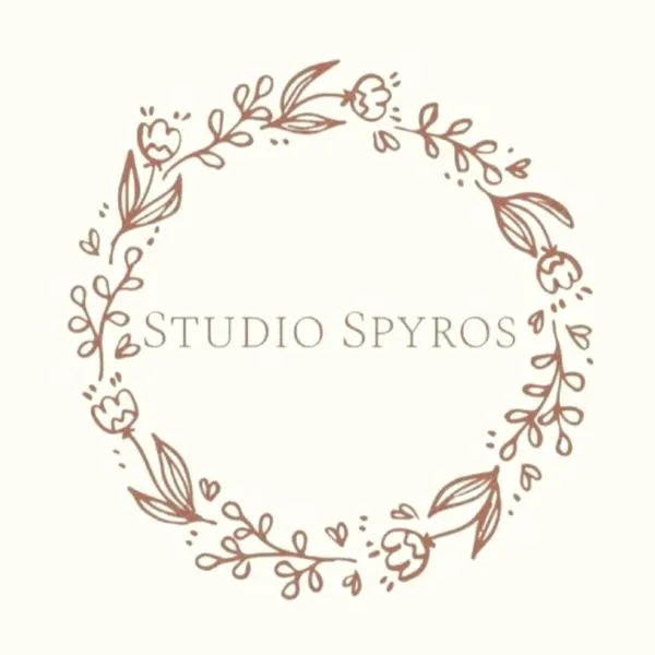 Small Garden by Studio Spyros，位于Alepou的酒店