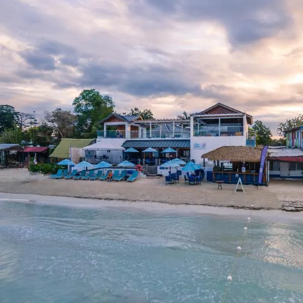 Blue Skies Beach Resort，位于尼格瑞尔的酒店