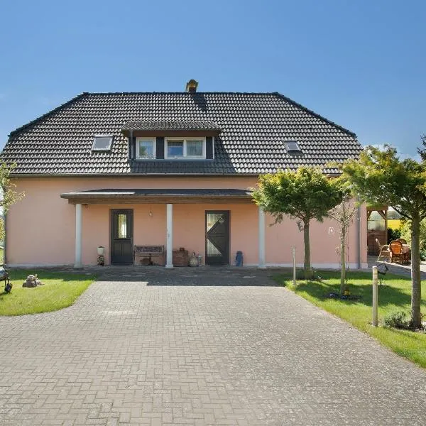 Ferienwohnung Lüssow，位于Lüssow的酒店