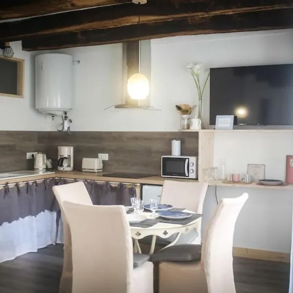 Appartement lumineux de 35m² en centre-ville，位于Voulême的酒店