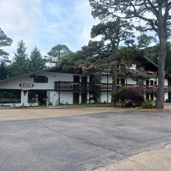 Bavarian Inn Motel & Restaurant，位于Berryville的酒店