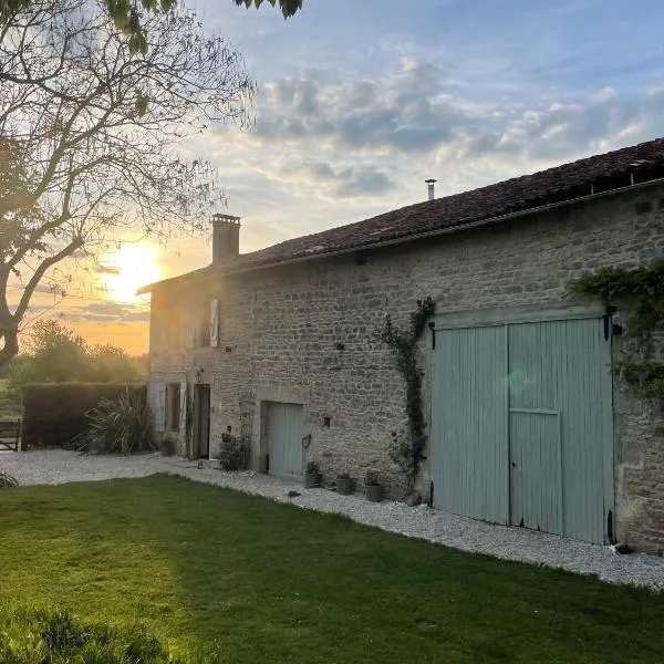 Le Vieux Renard，位于Vieux-Ruffec的酒店