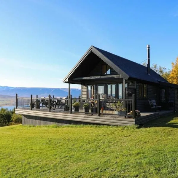 Charming Cabin close to Akureyri，位于Svalbarðseyri的酒店