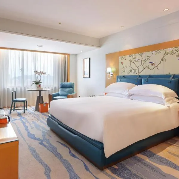 厦门航空金雁酒店（全新室内无边泳池），位于Dongdu的酒店