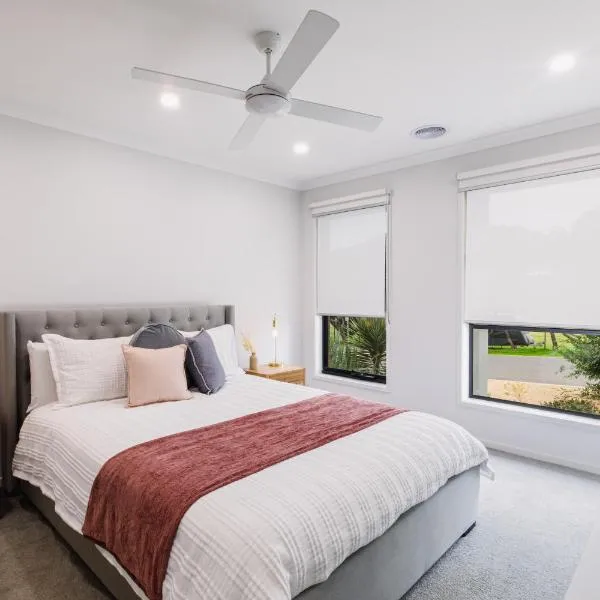 Relaxing Coastal Charm Retreat,位于波塔灵顿的酒店