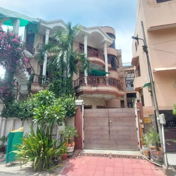 N Homestay Agra，位于Tājganj的酒店