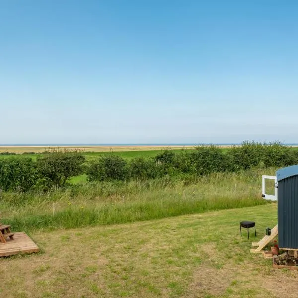 Saltmarsh Hut，位于Stiffkey的酒店