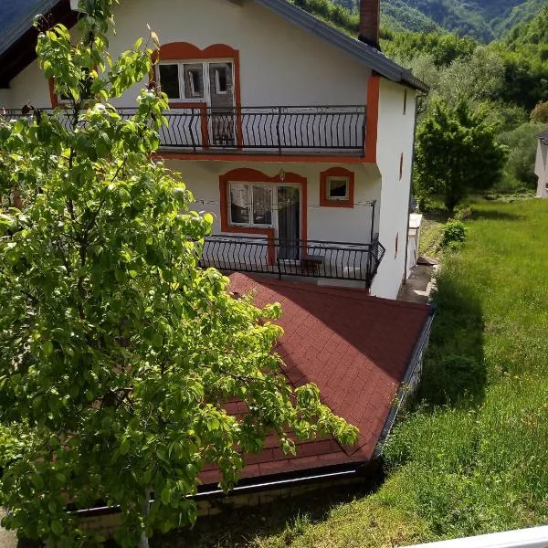 Apartment with two bedrooms，位于Glogošnica的酒店