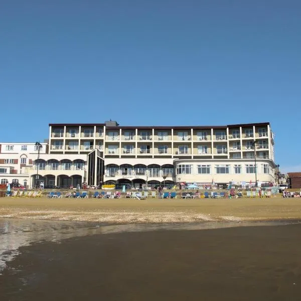 Bay View - Seafront, Sandown --- Car Ferry Optional Extra 92 pounds Return from Southampton，位于桑当的酒店