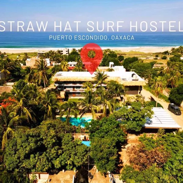 Straw Hat Surf Hostel & Bar，位于Brisas de Zicatela的酒店