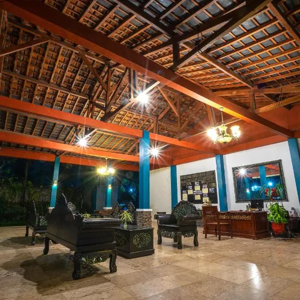 Margo Utomo Hill View Resort，位于Kalibaru的酒店
