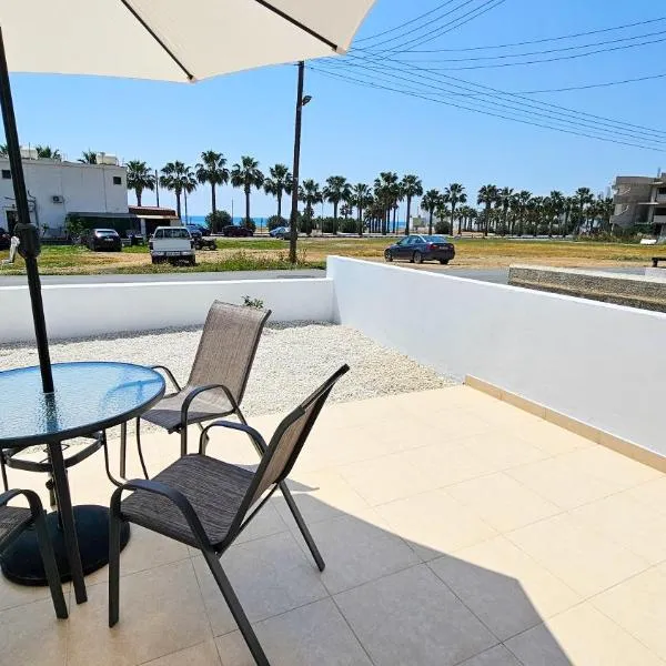 Beach Love BeachFront Apartment，位于皮拉的酒店