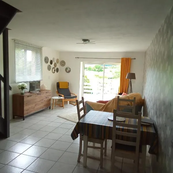 Modern one bedroom cottage，位于Saint-Mandé-sur-Brédoire的酒店