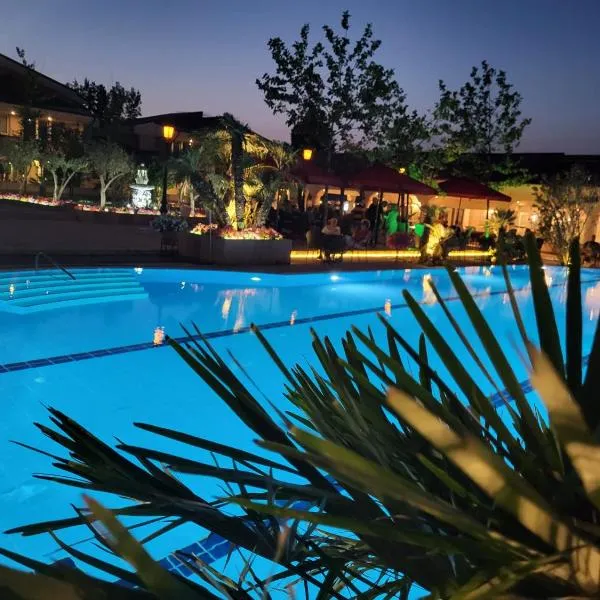 Vox Maris Grand Resort，位于科斯蒂内什蒂的酒店
