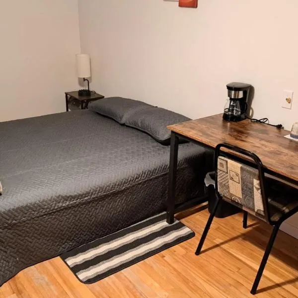 Le1226-Private Room 5 with Free WIFI and Parking，位于埃德门兹顿的酒店
