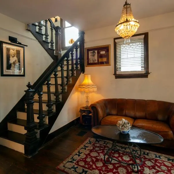 5 BR Downtown Savannah GA，位于萨凡纳的酒店