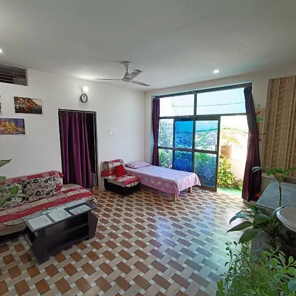 Green stay homestay，位于Rāmnagar的酒店