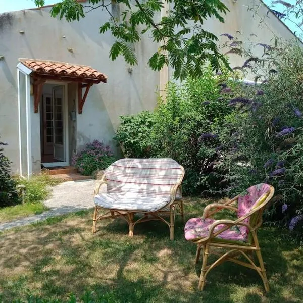 Gîte 80 m2 au calme et 20 mn de la mer,位于Landeronde的酒店