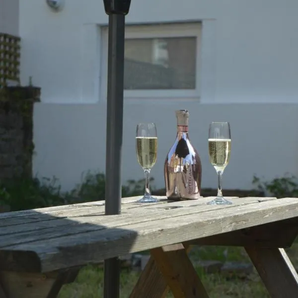 Ryde Beach Garden Apartment，位于赖德的酒店