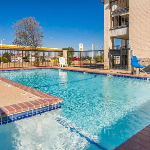 Quality Inn & Suites Weatherford，位于韦瑟福德的酒店