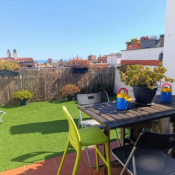 Precioso Dúplex con terraza a 5 minutos playa y 20 minutos de Barcelona，位于滨海普雷米亚的酒店