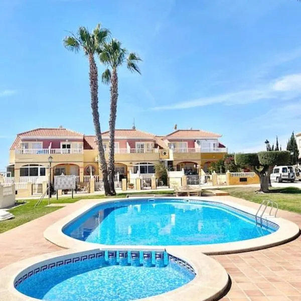 Beach Lomas Cabo Roig Aparment，位于奥里韦拉斯科斯塔的酒店