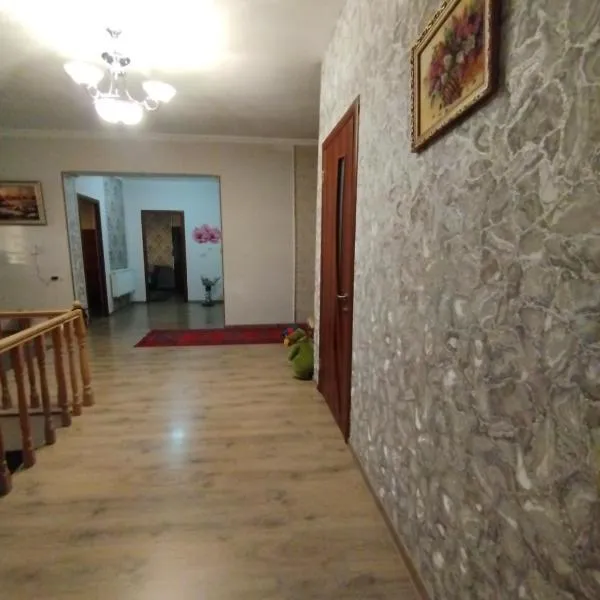 GuestHouse ED&ER near airport，位于Geghanist的酒店