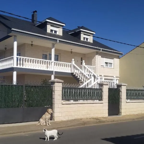 Miradoralaribera Chalet rural，位于Alcoba de la Ribera的酒店