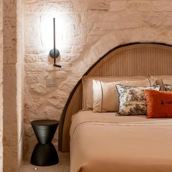 Naiira Luxury Trullo - jacuzzi and patio，位于阿尔贝罗贝洛的酒店