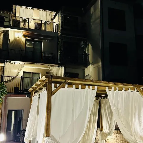 ROOMS AND BREAKFAST LABERINTO，位于圣贝内代托-德尔特龙托的酒店