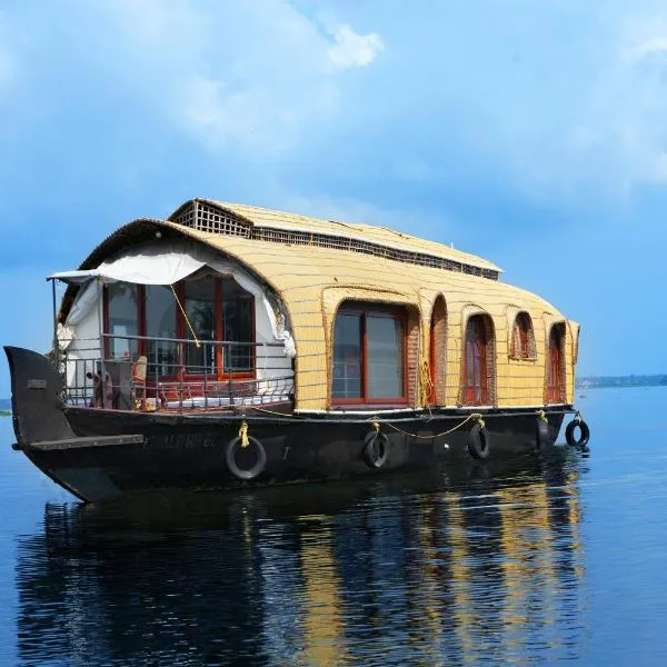 Aqua Castle Houseboat - by Aqua Jumbo Houseboats，位于库玛拉孔的酒店