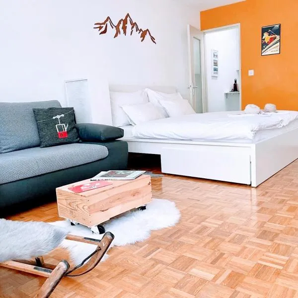 Studio Wolli - Stylish & Central - steps to Matterhorn gondola，位于采尔马特的酒店