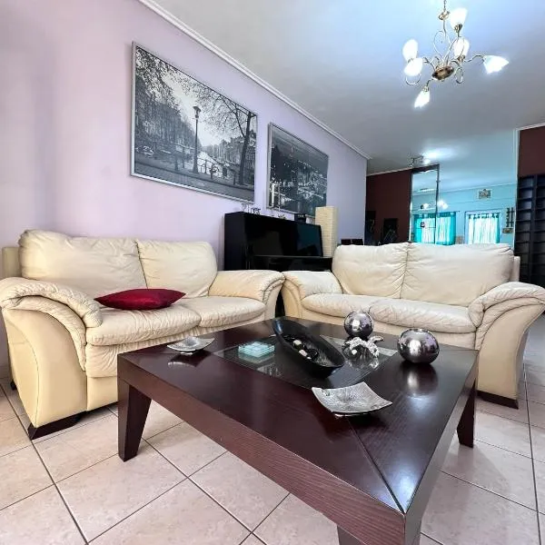 Ήσυχο διαμέρισμα στην Ελευσίνα，位于埃莱夫西纳的酒店