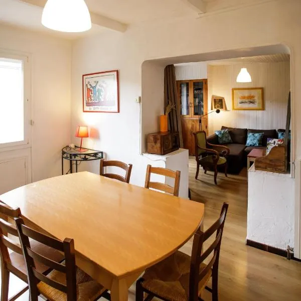 Gite rue Tranquille，位于Padern的酒店
