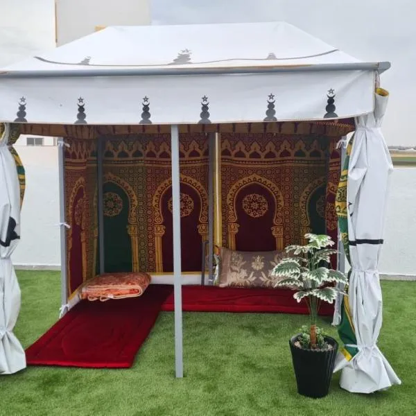 Camping on the rooftop close to Casablanca Airport，位于Dah Hammou Ben Cheïkh的酒店