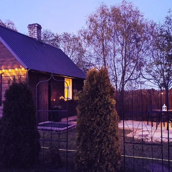 Lovely, archaic sauna house in Estonian Countryside, 30 m to the lake，位于Valma的酒店