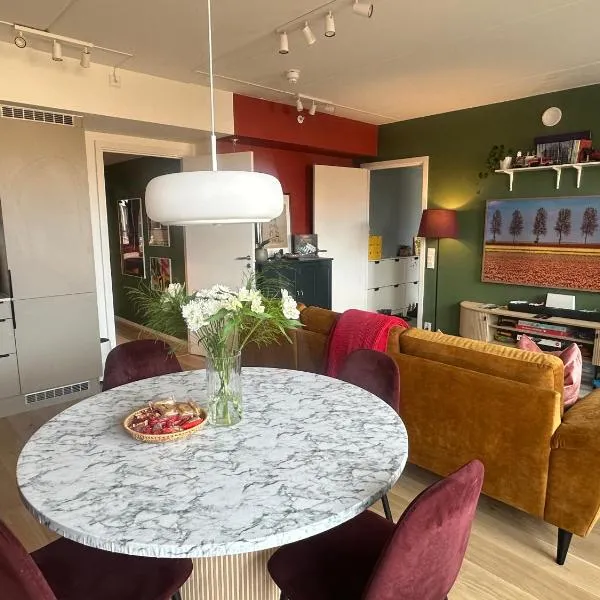 Stylish apartment in a fun neighborhood，位于利勒斯特罗姆的酒店