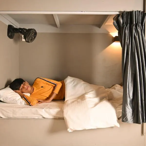 Bed & Bread Dormitory，位于Ankleshwar的酒店