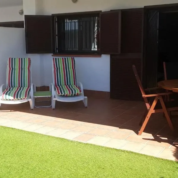 Casa ARCO IRIS avec Jardin et Terrasse - piscine et jacuzzi partagés - by Cathy Ducoin，位于Guazamara的酒店