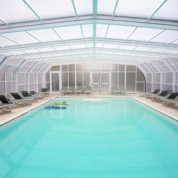 阿杜亚丽晶娜萨巴康体美容酒店，位于蒙特卡蒂尼泰尔梅的酒店