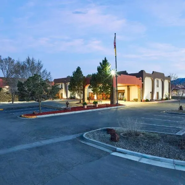 陶斯希尔顿恒庭酒店，位于Ranchos de Taos的酒店