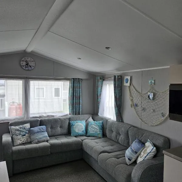 Haven Kent Coast Allhallows sleeps 8，位于Allhallows的酒店