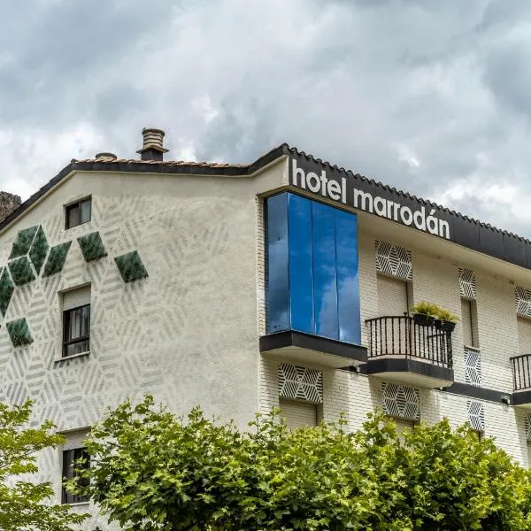 Hotel Marrodan，位于Navalsaz的酒店